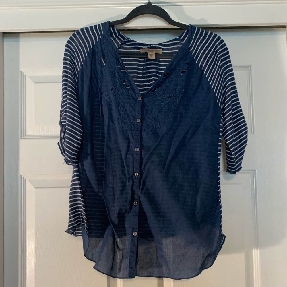 Blue shirt with stripe sleeves and back